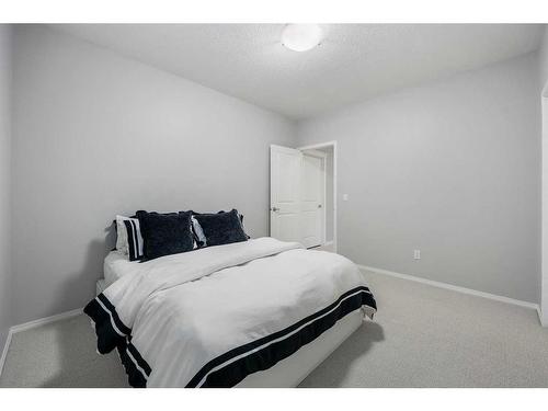 47 Hamptons Close Nw, Calgary, AB - Indoor Photo Showing Bedroom