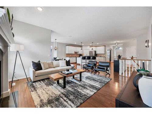 47 Hamptons Close Nw, Calgary, AB - Indoor Photo Showing Living Room