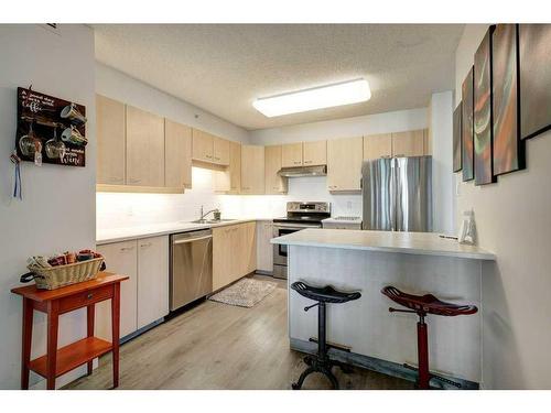 401-804 3 Avenue Sw, Calgary, AB - Indoor Photo Showing Kitchen With Stainless Steel Kitchen