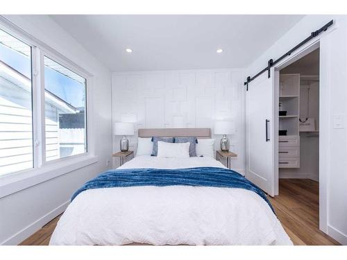 908 87 Avenue Sw, Calgary, AB - Indoor Photo Showing Bedroom