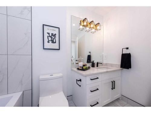 908 87 Avenue Sw, Calgary, AB - Indoor Photo Showing Bathroom