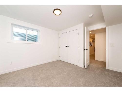 908 87 Avenue Sw, Calgary, AB - Indoor Photo Showing Other Room