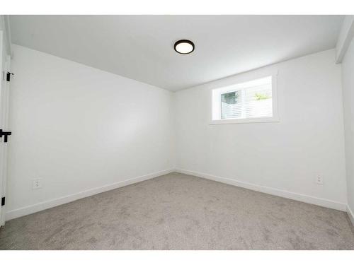 908 87 Avenue Sw, Calgary, AB - Indoor Photo Showing Other Room