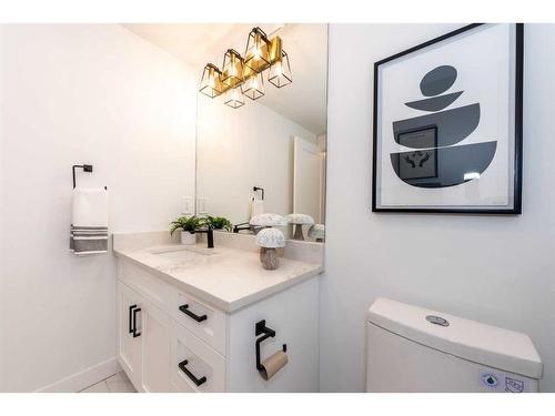 908 87 Avenue Sw, Calgary, AB - Indoor Photo Showing Bathroom