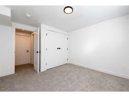 908 87 Avenue Sw, Calgary, AB - Indoor Photo Showing Other Room