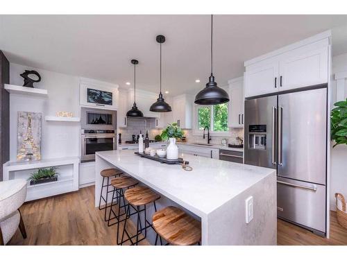 908 87 Avenue Sw, Calgary, AB - Indoor Photo Showing Kitchen With Stainless Steel Kitchen With Upgraded Kitchen