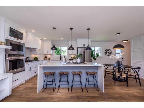 908 87 Avenue Sw, Calgary, AB - Indoor Photo Showing Kitchen With Upgraded Kitchen