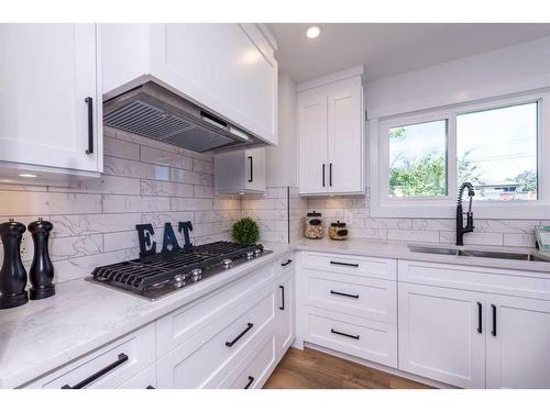 908 87 Avenue Sw, Calgary, AB - Indoor Photo Showing Kitchen With Upgraded Kitchen