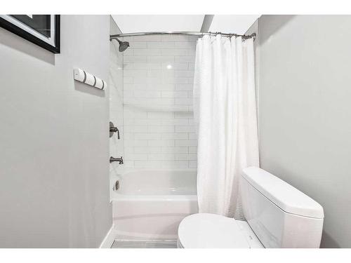 40 Moe Avenue Nw, Langdon, AB - Indoor Photo Showing Bathroom