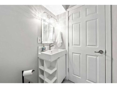 40 Moe Avenue Nw, Langdon, AB - Indoor Photo Showing Bathroom