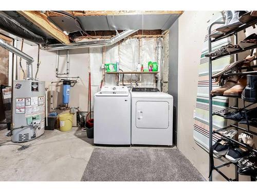 40 Moe Avenue Nw, Langdon, AB - Indoor Photo Showing Laundry Room