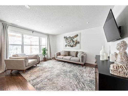 40 Moe Avenue Nw, Langdon, AB - Indoor Photo Showing Living Room