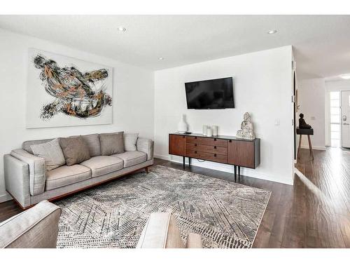 40 Moe Avenue Nw, Langdon, AB - Indoor Photo Showing Living Room