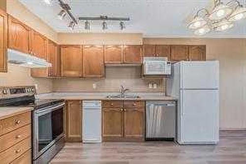 202-3 Somervale View Sw, Calgary, AB - Indoor Photo Showing Kitchen