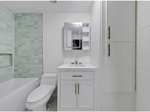 15-1420 9 Avenue Se, Calgary, AB - Indoor Photo Showing Bathroom