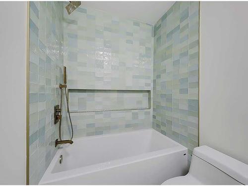 15-1420 9 Avenue Se, Calgary, AB - Indoor Photo Showing Bathroom