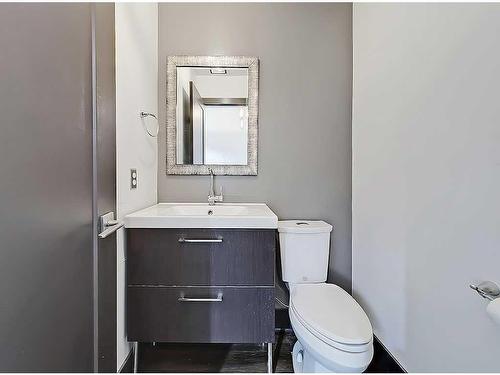 15-1420 9 Avenue Se, Calgary, AB - Indoor Photo Showing Bathroom