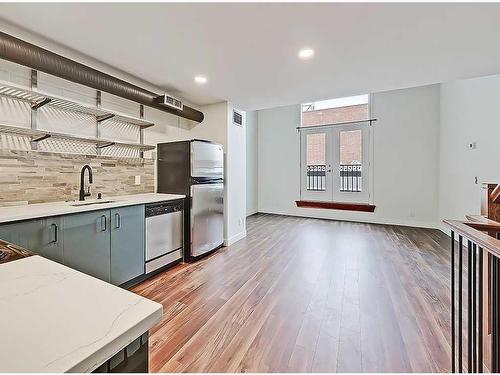 15-1420 9 Avenue Se, Calgary, AB - Indoor Photo Showing Kitchen