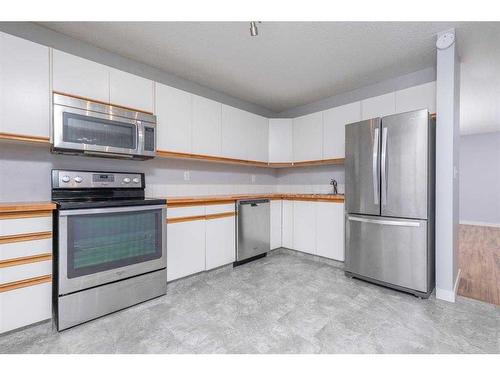 24-5601 Dalton Drive Nw, Calgary, AB - Indoor Photo Showing Kitchen With Stainless Steel Kitchen