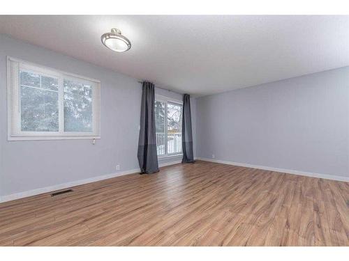 24-5601 Dalton Drive Nw, Calgary, AB - Indoor Photo Showing Other Room