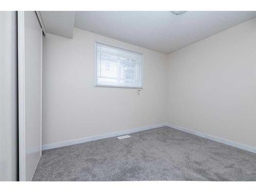 24-5601 Dalton Drive Nw, Calgary, AB - Indoor Photo Showing Other Room