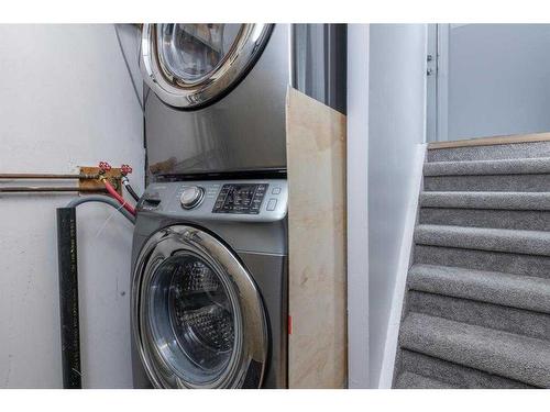 24-5601 Dalton Drive Nw, Calgary, AB - Indoor Photo Showing Laundry Room