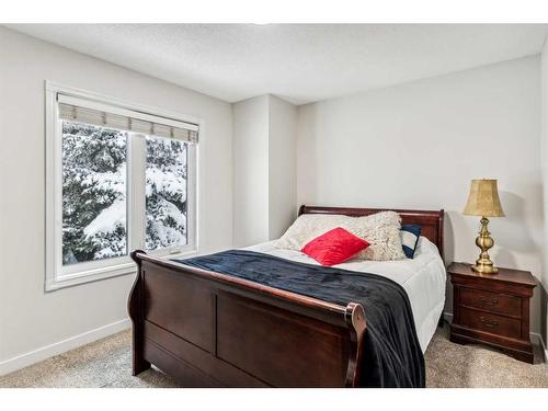 751 Mckenzie Lake Bay Se, Calgary, AB - Indoor Photo Showing Bedroom