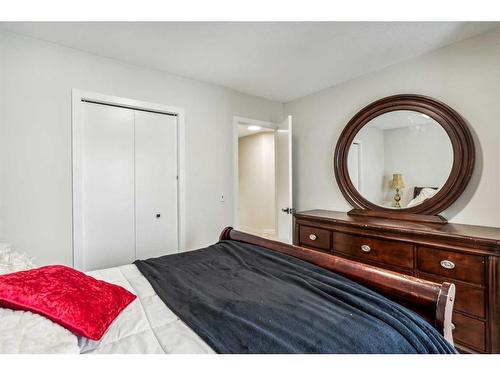 751 Mckenzie Lake Bay Se, Calgary, AB - Indoor Photo Showing Bedroom