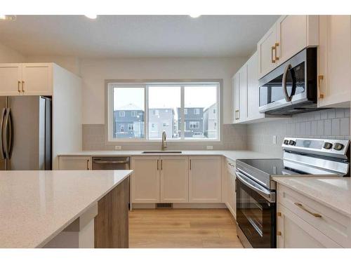 513 Bayview Street Sw, Airdrie, AB - Indoor Photo Showing Kitchen