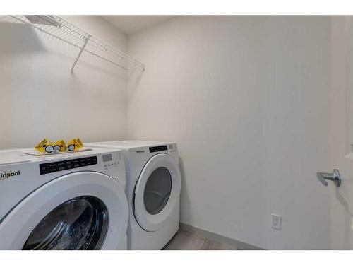 513 Bayview Street Sw, Airdrie, AB - Indoor Photo Showing Laundry Room