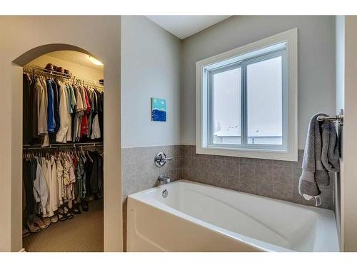 229 Cimarron Drive, Okotoks, AB - Indoor Photo Showing Bathroom