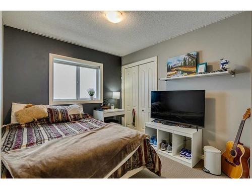 229 Cimarron Drive, Okotoks, AB - Indoor Photo Showing Bedroom