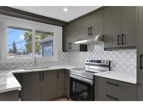 727 Hunterston Road Nw, Calgary, AB - Indoor Photo Showing Kitchen With Double Sink With Upgraded Kitchen