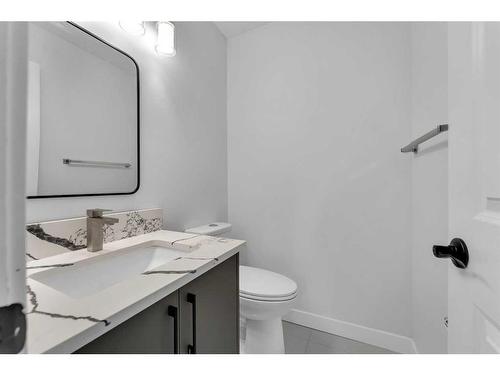 727 Hunterston Road Nw, Calgary, AB - Indoor Photo Showing Bathroom