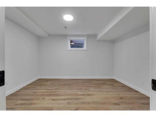 727 Hunterston Road Nw, Calgary, AB - Indoor Photo Showing Other Room