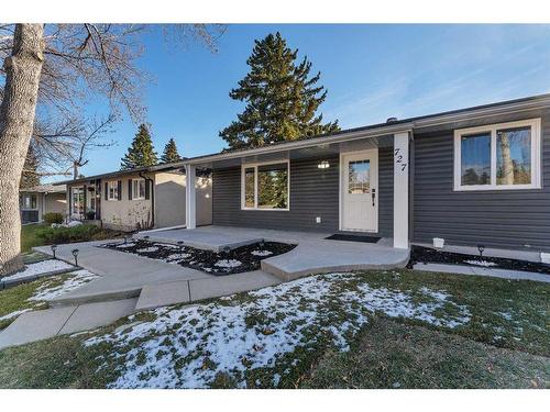 727 Hunterston Road Nw, Calgary, AB - Outdoor