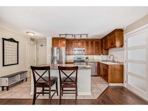 501-4603 Varsity Drive Nw, Calgary, AB - Indoor Photo Showing Kitchen