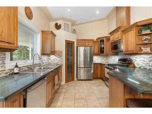 147-5417 Highway 579, Rural Mountain View County, AB - Indoor Photo Showing Kitchen With Double Sink With Upgraded Kitchen