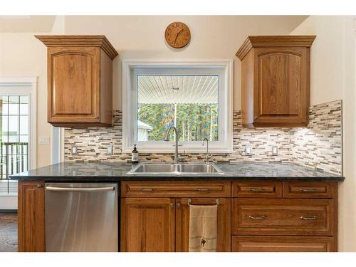 147-5417 Highway 579, Rural Mountain View County, AB - Indoor Photo Showing Kitchen With Double Sink