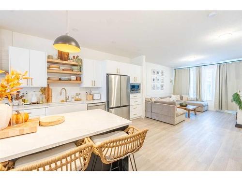 565 Southpoint Place Sw, Airdrie, AB - Indoor Photo Showing Kitchen