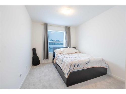 565 Southpoint Place Sw, Airdrie, AB - Indoor Photo Showing Bedroom