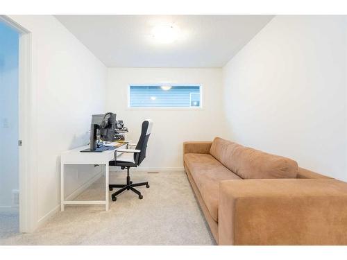 565 Southpoint Place Sw, Airdrie, AB - Indoor Photo Showing Other Room