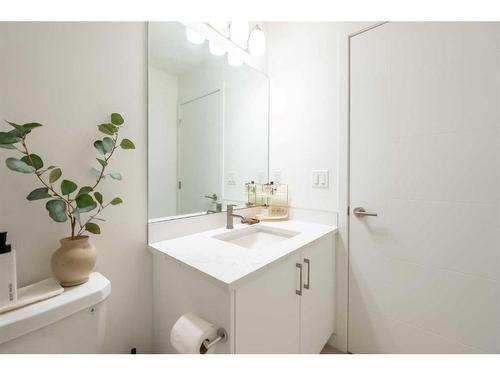 565 Southpoint Place Sw, Airdrie, AB - Indoor Photo Showing Bathroom