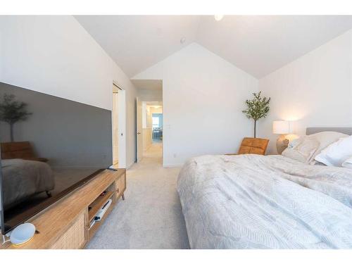 565 Southpoint Place Sw, Airdrie, AB - Indoor Photo Showing Bedroom