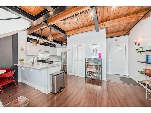 109-1117 1 Street Sw, Calgary, AB - Indoor Photo Showing Kitchen