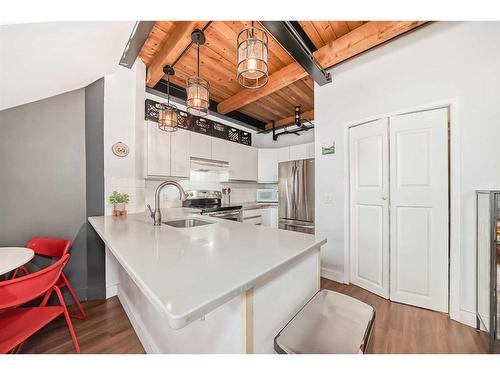 109-1117 1 Street Sw, Calgary, AB - Indoor Photo Showing Kitchen