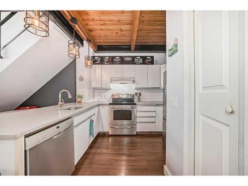 109-1117 1 Street Sw, Calgary, AB - Indoor Photo Showing Kitchen