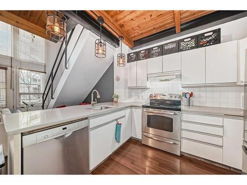 109-1117 1 Street Sw, Calgary, AB - Indoor Photo Showing Kitchen