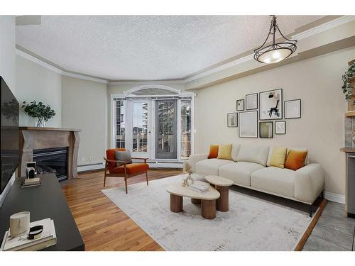 104-1315 12 Avenue Sw, Calgary, AB - Indoor Photo Showing Living Room With Fireplace