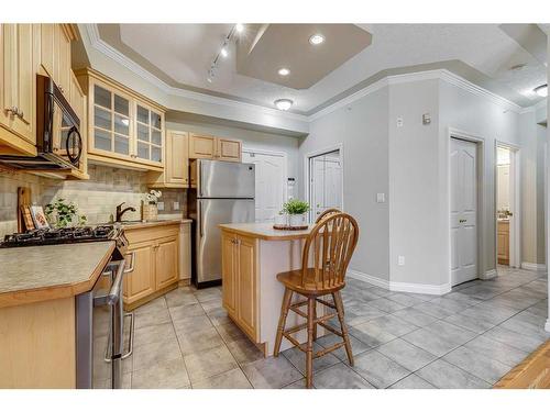 104-1315 12 Avenue Sw, Calgary, AB - Indoor Photo Showing Kitchen